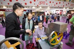 視障人士示範製作「盲公繩」