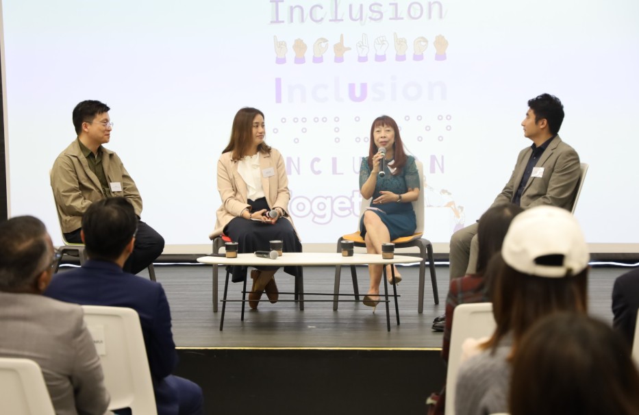 Social Worker Mr. Hui Kai Chung from Career Support and Development Centre shared frontline service experience