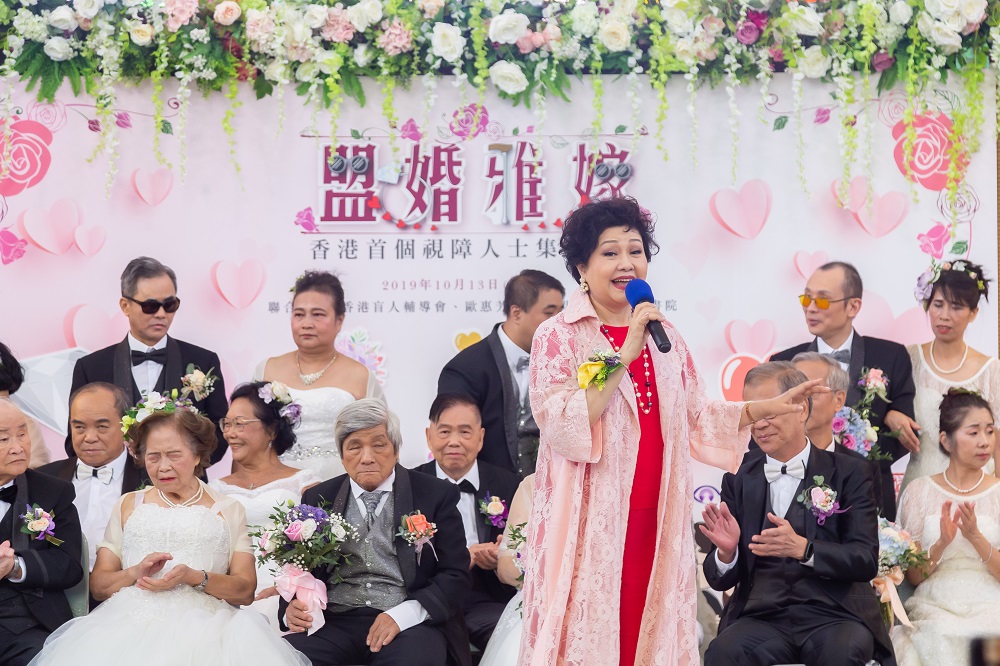 胡美儀女士獻唱