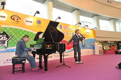 香港快活谷狮子会及快活路德乐队为活动表演  