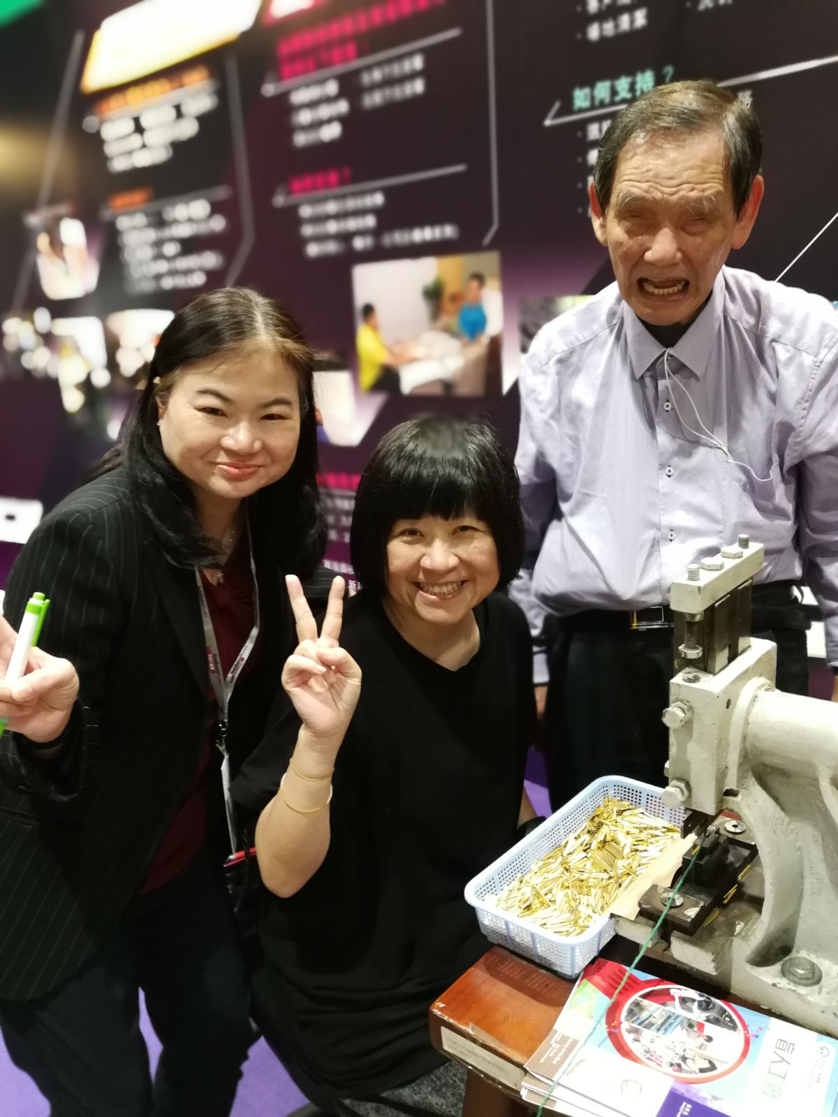 Visitor (middle) tried the produce a filing tag