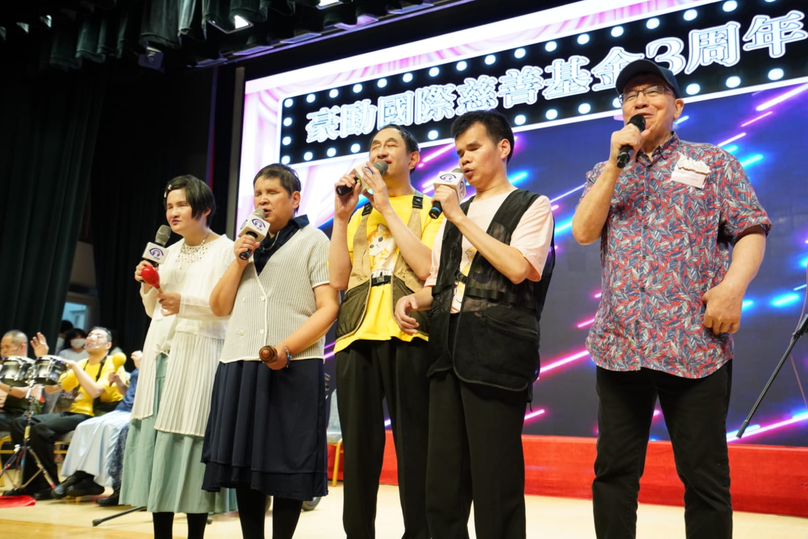 The Cheers Band performed with Joe Junior