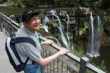 Visiting the Golden Waterfall