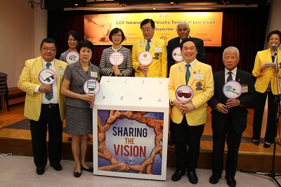 食物及衞生局副局長陳肇始教授JP (左四)擔任活動開幕禮之主禮嘉賓