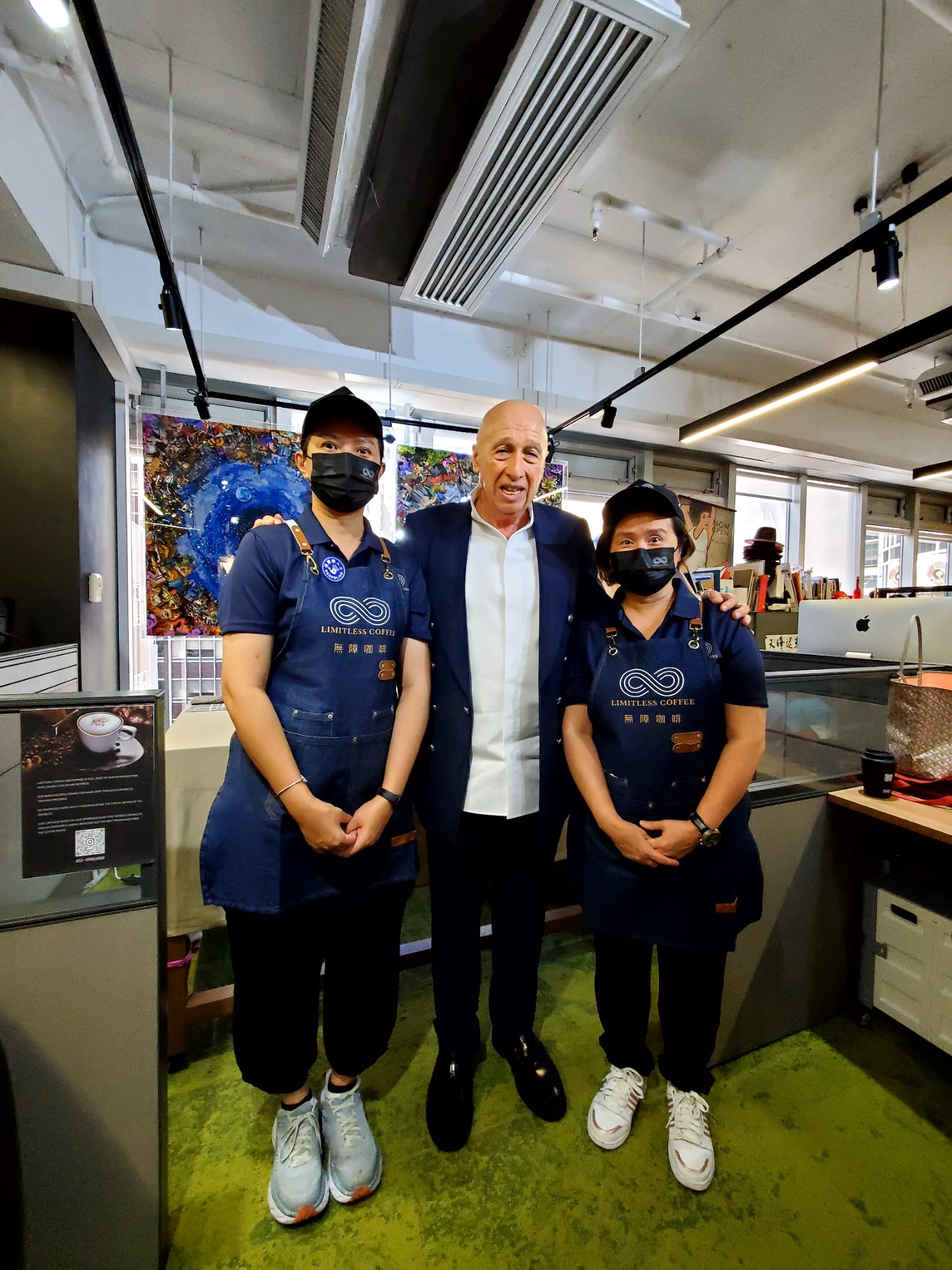 deafblind siphon coffee baristas with guest