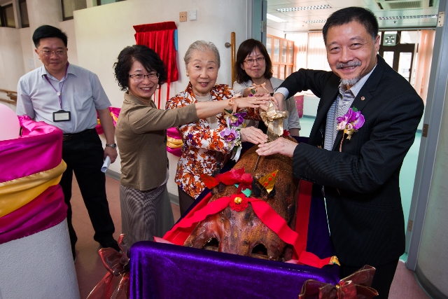 揭幕切燒豬儀式