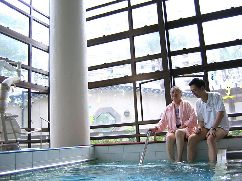 Hydrotherapy pool