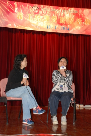 徐恩樂 (右) 分享視障人士生活點滴