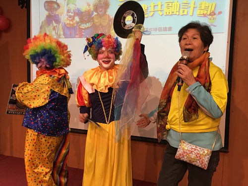 Fa Wan (right) accompanied with the clown to perform