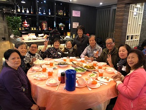 Ms Maureen Tam, Chief Executive of HKSB, gathered with the volunteers during the lunch