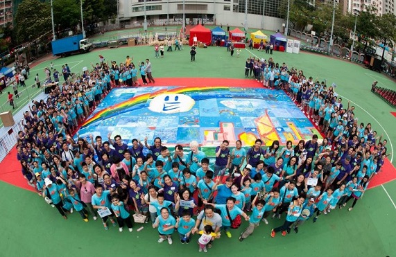 萬眾一心，完成一幅8米X 12米的大型畫