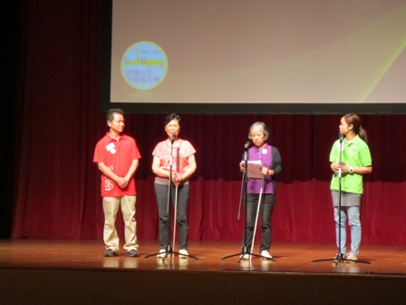 Mei and Lan, the two visually impaired members, shared experience encountered in daily shopping on stage.